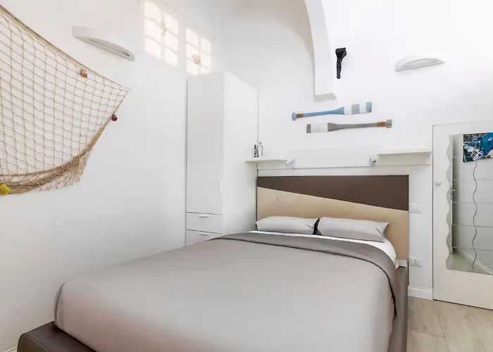 La Del Monaco Marinaio Apartman *